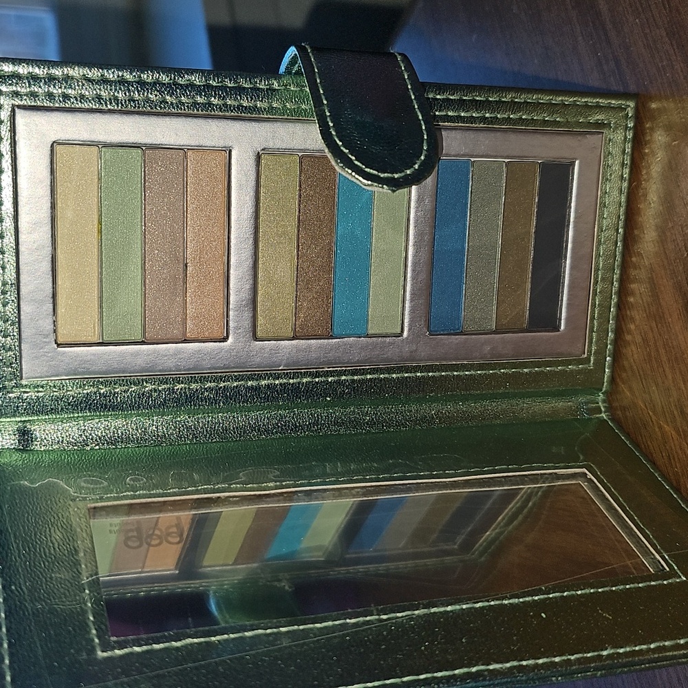 Vintage Pop Beauty Green Eyes Eyeshadow Palette - Collector's Item - Never Used